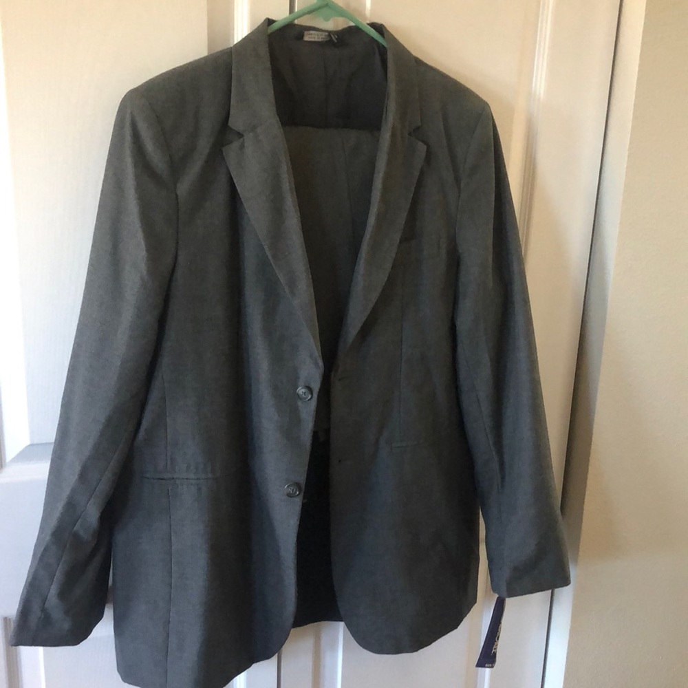 NWT. Boys a gray 18 husky suit.